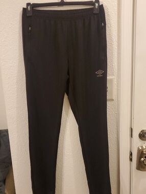 Umbro Black Slim Men's Joggers with Logo